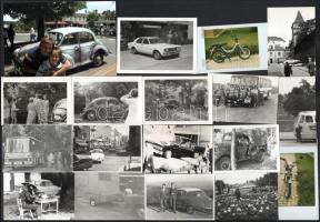 18 db közlekedési járműveket ábrázoló fotó, vegyes méretben, fóliában