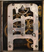 Régi mechanikus asztali óra, felújításra szorul, nem jár, m: 15,5cm