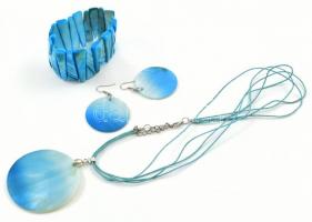 Kék gyöngyház nyaklánc, fülbevalópár és karkötő