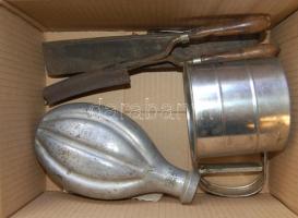 Katonai csajka + fodrászkellék, reklámos porcukorszóró