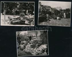 cca 1940 Vegyes néprajzi fotó tétel, 3 db, piaci életképek, hullámosak, 8x13 cm és 8x10 cm