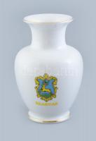 Hollóházi porcelán váza, Pioneer szarvasi vetőmagüzem és Szarvas címerrel, matricás, jelzett, hibátlan, m: 16 cm