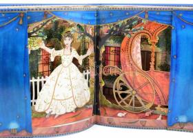 2 db 3D mesekönyv - Jane Ray: Hamupipőke. Bp., 2012, Pongrác + Kubasta, Vojtech: Jancsi és Juliska. ...