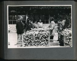 1948 Dinnyés Lajos (1901-1961) kisgazda politikus, miniszterelnök feleségének, Hegedűs Katalinnak és...