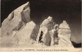 Chamonix, Pyramides de glace sur la Route du Mont-Blanc / winter sport, hiking (EB)