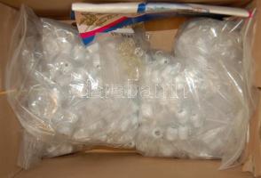 Egy nagy doboznyi új angol függönytartozék eredeti csomagolásban, új ára kb 25 000 ft