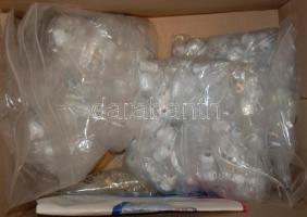 Egy nagy doboznyi új angol függönytartozék eredeti csomagolásban, új ára kb 25 000 ft