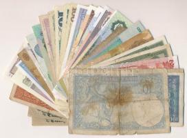 30db-os vegyes, külföldi bankjegytétel, közte Franciaország, Egyiptom, India, Svédország, Kuba, Suri...