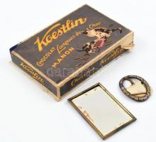 Koestlin macskanyelv csokoládés kartondoboz, benne régi fazettált zsebtükör és tűzzománc díszítésű övcsat. Koruknak megfelelő állapotban, doboz mérete: 12x8 cm