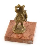 Német bronz figura, márvány talapzaton, kopott, m: 10 cm