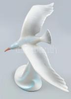 Hollóházi porcelán sirály, kézzel festett, jelzett, apró kopásokkal, mázhibákkal. m: 21 cm