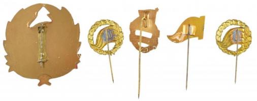 5db-os úttörő és KISZ jelvény tétel, közte 'Előre - Rajvezető" zománcfestett fém jelvény T...