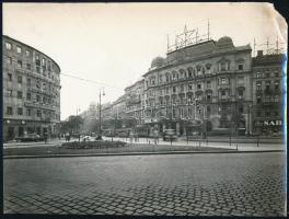 cca 1950-1960 Budapest, Nyugati Pályaudvar, fotó, sarka sérült, 16,5×22 cm