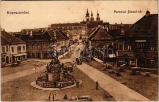 Nagyszombat, Tyrnau, Trnava; Ferenc József tér, Szentháromság szobor, piac. Vasúti levelezőlapárusítás 31. / square, Trinity statue, market (fl)