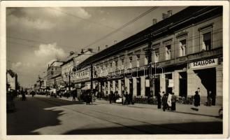 1941 Újvidék, Novi Sad; utca, Szálloda, Alcazar, Rodanovics Pál és Lukács Zsigmond üzlete / hotel, shops, street
