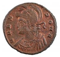 Római Birodalom / Siscia / I. Constantinus 330-333. AE Follis (2,16g) T:2 Roman Empire / Siscia / Constantine I 330-333. AE Follis VRBS ROMA / Gamma SIS (2,16g) C:XF RIC VII 222.