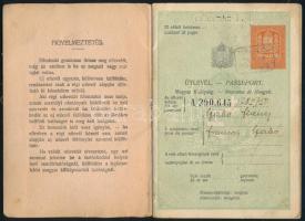 1932-1933 A Magyar Királyság fényképes útlevele, tanuló részére, két bejegyzéssel, két hosszabbításs...