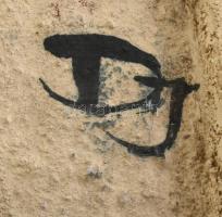 DJ jelzéssel: Bohóc. Pirogránit. Apró lepattanásokkal, 18x14cm