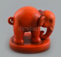 GL jelzéssel: Piros elefánt, fajansz, sérülésekkel. M: 8 cm