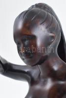 Keleti táncos akt, halcsont őrlemény.M: 27 cm