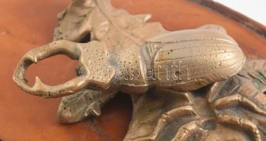 Szarvasbogár, bronz, fa talapzaton. Kopásnyomokkal. 20x10cm