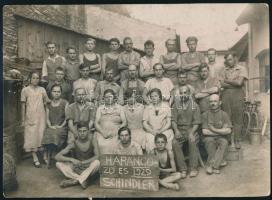 1929 Harangozó és Schindler Fémöntő Üzemének dolgozói, fotó, 11,5×15,5 cm