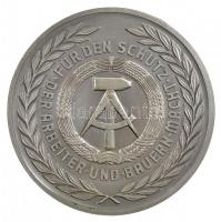 NDK ~1970. "Osztályfeladatunkat mindenkor teljesítjük" kétoldalas, ezüstözött fém emlékére...