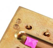 ~1960. "EVM (Egyesült Vegyiművek)" jelzett Au kitűző, közepén mesterséges rubin betéttel (...