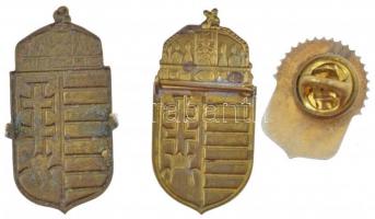 ~1990. Magyar címeres Br lemezjelvények (2xklf), egyik zománcfestett (38x19mm) + DN "A magyarok...