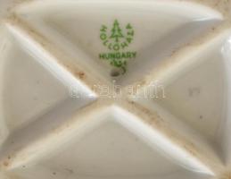 Hollóházi matyó menyecske. Kézzel festett, jelzett, hibátlan, alján gyártás technológiai alátámasztá...