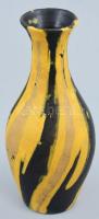 Gorka Lívia mázas sárga fekete váza kézzel festett jelzett, kopásnyomokkal m:21cm
