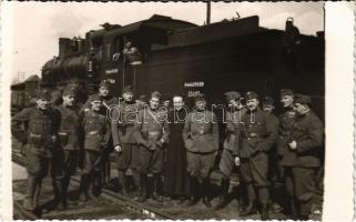 1939. március 19. Magyar katonák egy vasútállomáson / Hungarian military, soldiers at a railway station. photo (EK)