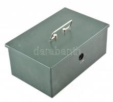 Vegyes magyar és külföldi fémpénz tétel 2kg-os súlyban, nagyrészt 1950 előtti darabokkal, zár nélkül...