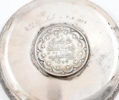 Ezüst (Ag) török tálka, vésett 1956, közepében érem, jelzés nélkül, vésett felirattal, d: 9,5 cm, ne...