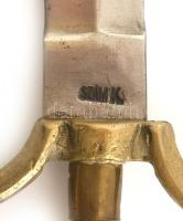 Agancsnyelű vadásztőr, vaddisznós réz véggel, Szám Kálmán késes mester munkája, jelzett, h: 36 cm