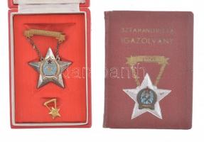1952. Sztahanovista zománcozott fém kitüntetés tokban, miniatűrrel, viselői igazolvánnyal T:2