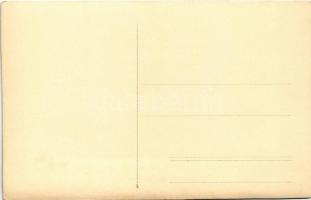 Budapest XIV. Városliget, "Térdelő lány" szobor télen. photo