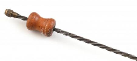 Vegyes antik szerszámok, furdancs, fésűs gyalu, kalapács (jelzett: Peugeot) a többi jelzés nélkül. K...