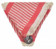 "Katonai érdemkereszt szalagja kardokkal" jó állapotú modern mellszalag kard rátéttel