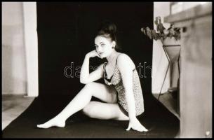 cca 1979 Műteremben, kombinéban, 15 db vintage NEGATÍV Marinkay István veszprémi fotóművész hagyaték...