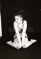 cca 1979 Műteremben, kombinéban, 15 db vintage NEGATÍV Marinkay István veszprémi fotóművész hagyaték...