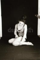 cca 1979 Műteremben, kombinéban, 15 db vintage NEGATÍV Marinkay István veszprémi fotóművész hagyaték...