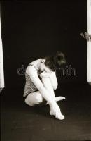 cca 1979 Műteremben, kombinéban, 15 db vintage NEGATÍV Marinkay István veszprémi fotóművész hagyaték...