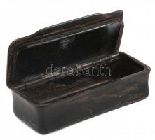 Régi szaru dobozka, csont betétekkel. Apró sérüléssel. 8,5x4x2,5cm