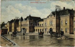 Nagyvárad, Oradea; pályaudvar, vasútállomás / railway station (ázott / wet damage)