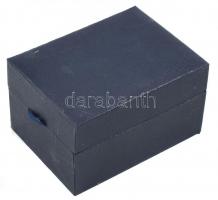 Ezüst (Ag) bross, díszdobozban,jelzett, fém tűvel, sérüléssel, bruttó: 23 g