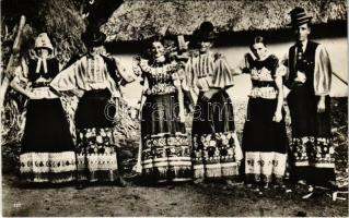 Mezőkövesdi matyó viselet, magyar folklór / Hungarian folklore from Mezőkövesd, traditional costumes