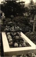 Szekszárd, Gaál Gyula és neje Tallos Erzsébet sírja a temetőben. Borgula fotóterme, photo (EK)