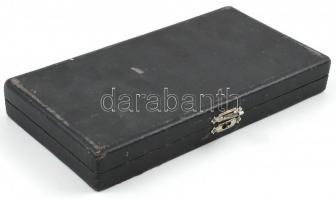 Ezüstözött fém keresztelő egy személyes evőeszköz készlet díszdobozban, jelzett Berndorf Alpakka