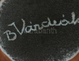 B. Várdeák Ildikó (1929-2013): Kerámia váza zsugor mázzal. Jelzett, hibátlan, m: 16,5 cm, 21x21cm